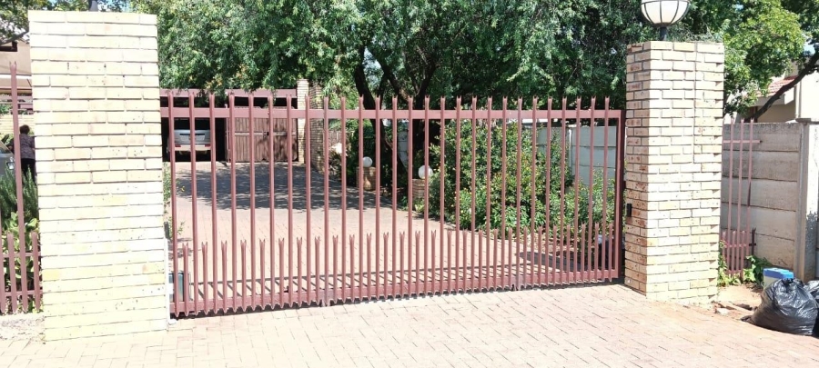 4 Bedroom Property for Sale in Langenhovenpark Free State